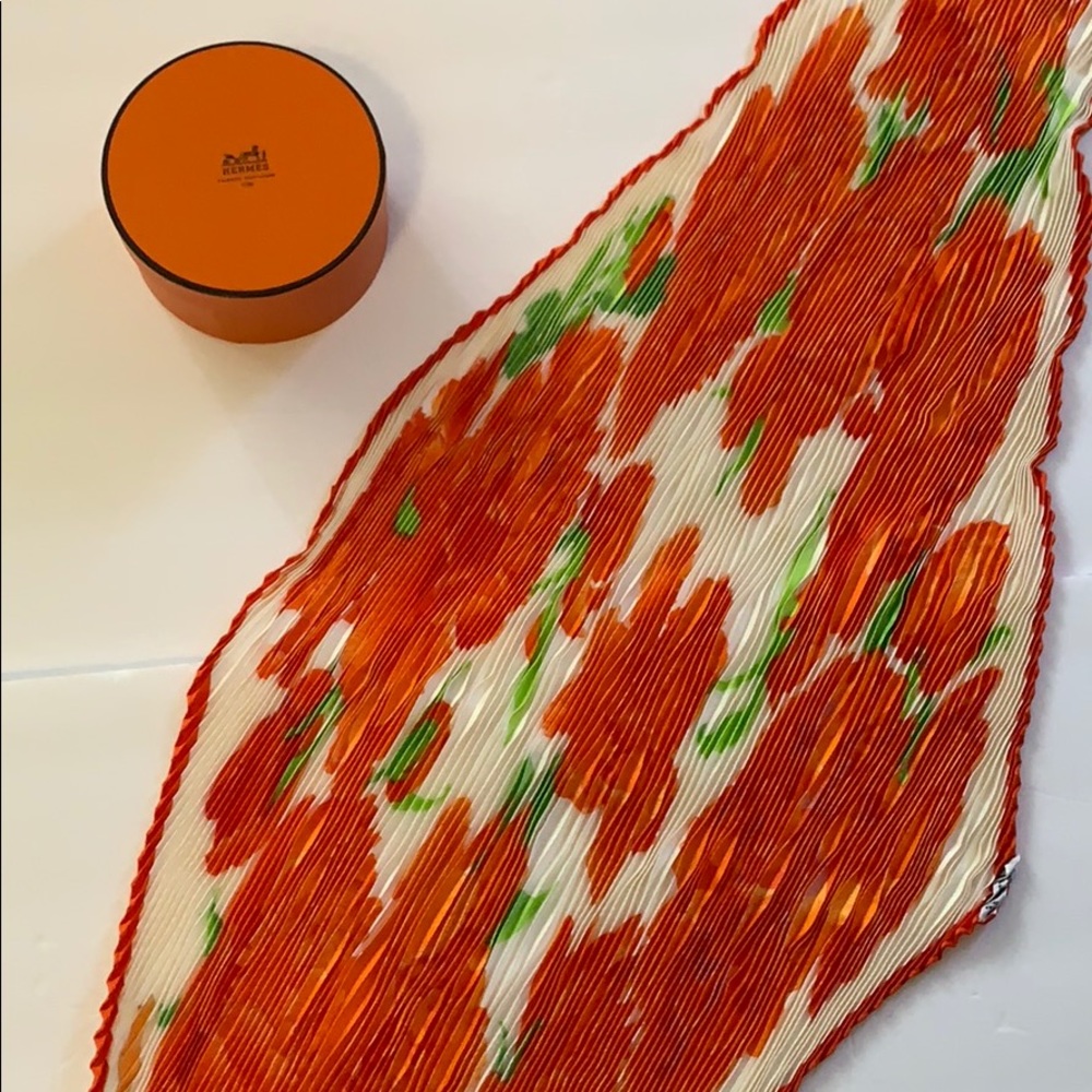 Hermès Orange Floral 100% Silk Pleated Scarf and Box Excellent RARE HTF - Picture 2 of 14